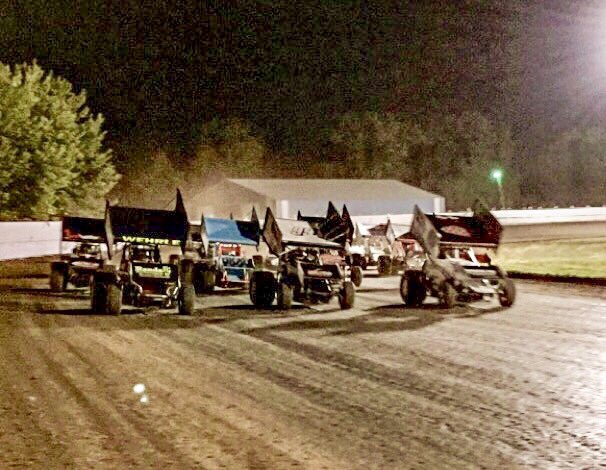 Missing man formation last nite in memory of Alan Shearer..a race fan &amp; GREAT friend of ours that we miss so much❤️🏁