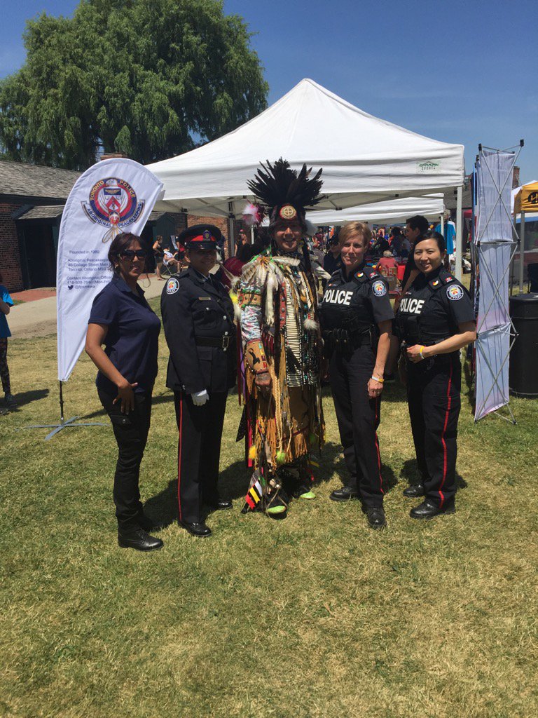 therealtpsdj's tweet photo. TPS Employment Unit and the Aboriginal Peacekeeping Unit at Fort York. #Powwow #aboriginal come and have fun. https://t.co/3tP1N1113S
