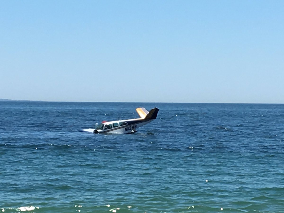 lfschwartz's tweet photo. Plane crash at weekapaug beach #weekapauginn https://t.co/sg5of7Qazx