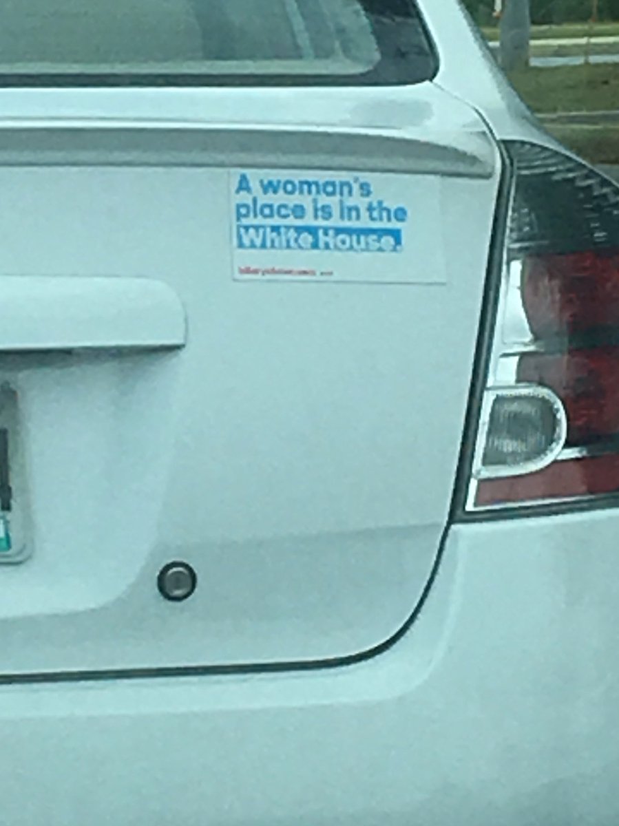 theBaller2332's tweet photo. Man this car is a piece of crap #HillaryClintonsucks https://t.co/mpRxbWZdOJ