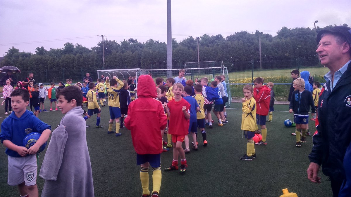 DouglasHallAFC's tweet photo. A fantastic day finally comes to an end! Lots of fun had, and plenty of football skills on show! #DHAFC https://t.co/vTpps40ETu