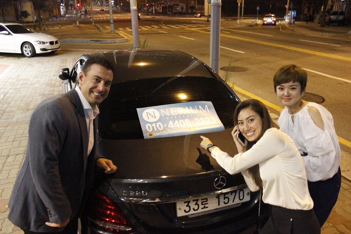 mark_tammySmith's tweet photo. This is such a cool #branding idea!! She glued the banner on her car--now THAT's some serious commitment #Nerium https://t.co/97eG8mePhl