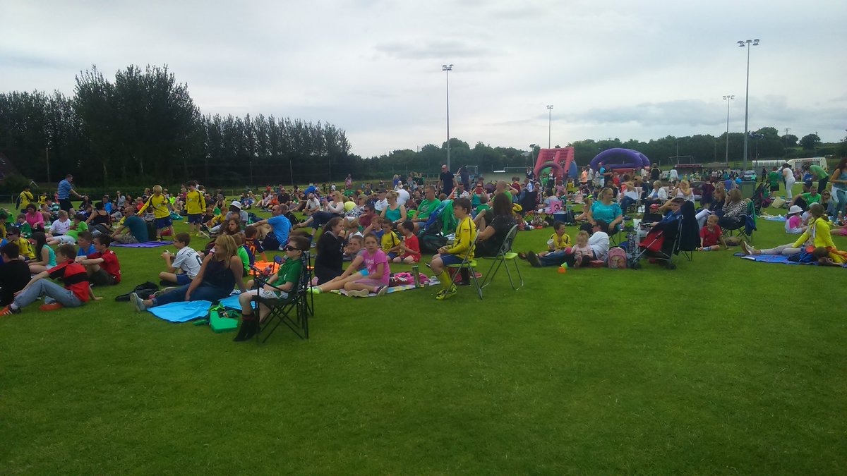 DouglasHallAFC's tweet photo. A fantastic day finally comes to an end! Lots of fun had, and plenty of football skills on show! #DHAFC https://t.co/vTpps40ETu