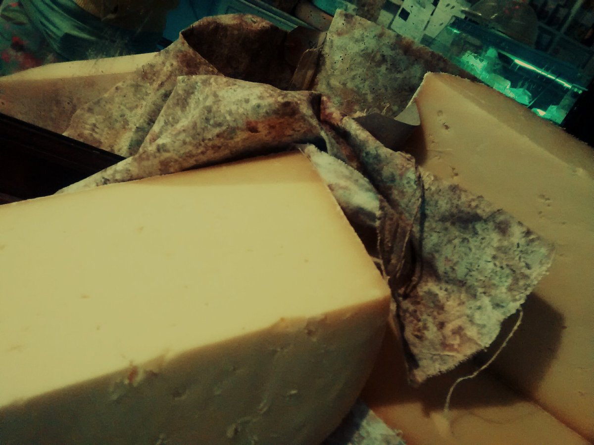 thecheesebox1's tweet photo. Total Cheddar essence, the rich smell of a newly opened #winterdale Shaw..sunshine and meadows.... https://t.co/Qia0CqO7Wt