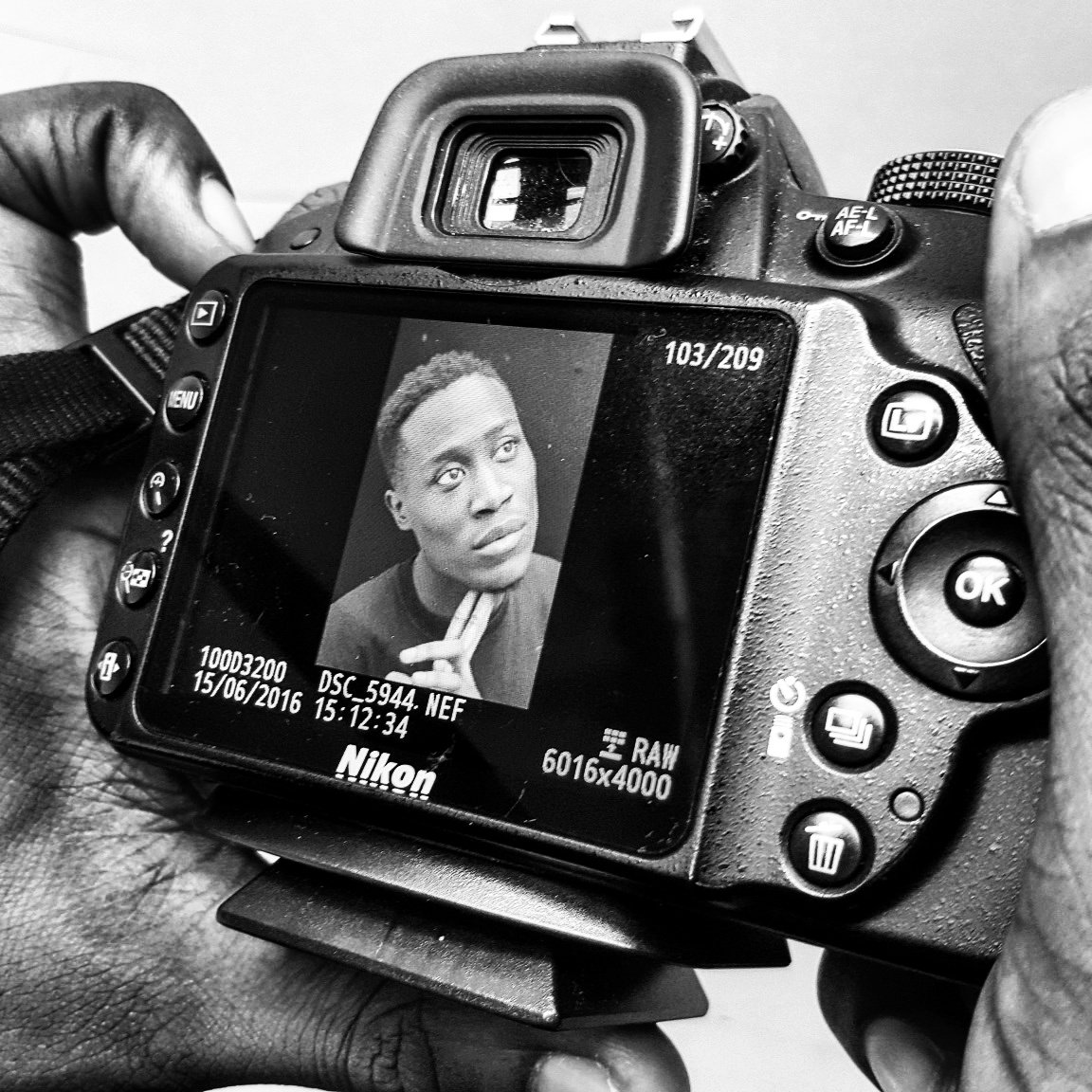 MP_Stills's tweet photo. Alvin Ikenwe visits the studio... #actorslife #londonactor #film #london
https://t.co/rZotNTQ6kr https://t.co/MYLM7RNonu