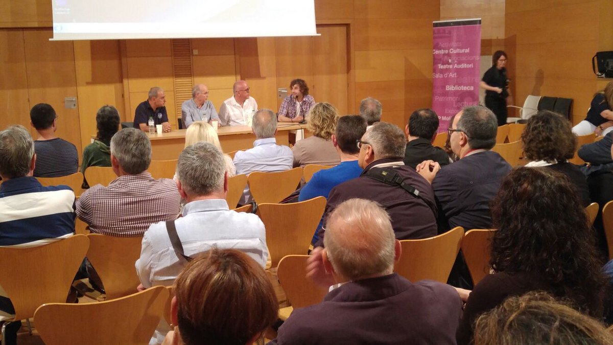 Revetlla fotogràfica de <a href="/AFRipollet/">AFR</a> al Centre Cultural <a href="/uriolmh/">Oriol MH</a> #Ripollet #fotografia