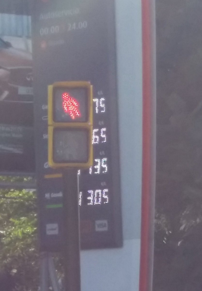 Istrith's tweet image. - Tío, estas fatal.
- ¿Yo? Pero si apenas he bebido...