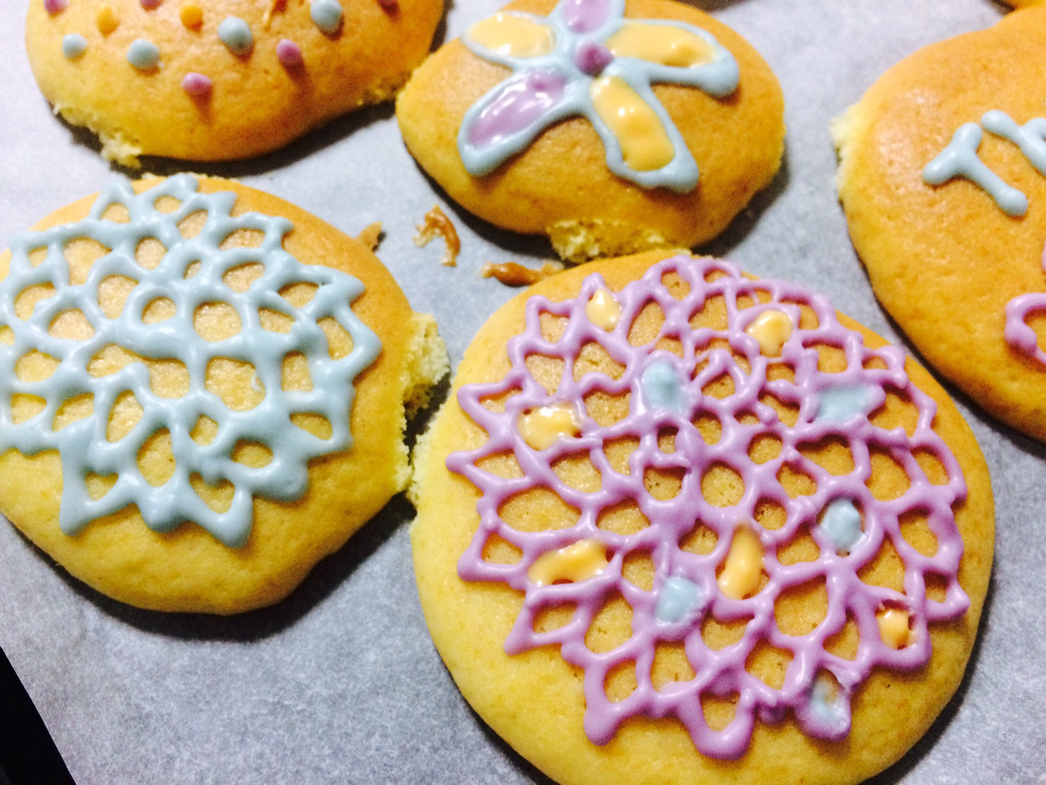 福田友理子 ふくだゆりこ アナウンサー 明日は父の日なのでクッキーを焼いてみました チョコペンでこの時期のアジサイをイメージ 難しい う ん もうちょっとデザイン勉強しなきゃかな お菓子作り楽しい 父の日 クッキー お菓子作り お菓子