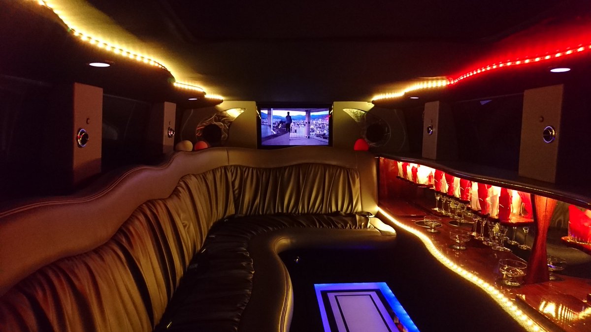 あんみつ Ar Twitter 最近下関でハマーのリムジン あのなが い車見かけるんだけど 今日もまたまた見かけたので捕まえて乗せてもらっちゃった 内装すげーぞ あんみつ Ar Twitter 最近下関でハマーのリムジン あのなが い車見かけるんだけど 今日もまたまた見かけたので捕まえて乗せてもらっちゃった 内装すげーぞ