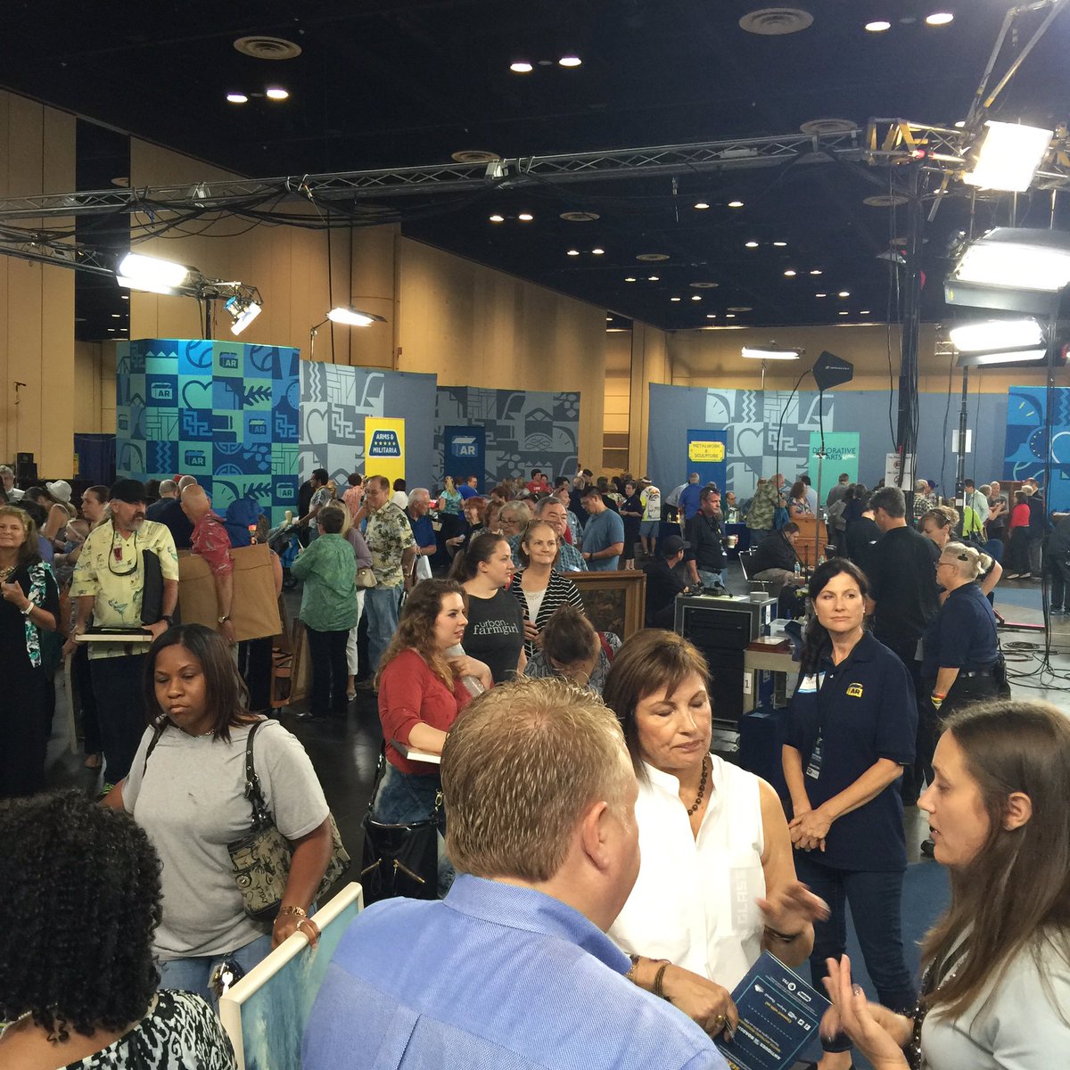 Early morning and hard at work on the floor of #AntiquesRoadshow #roadshoworlando -are you in line yet?