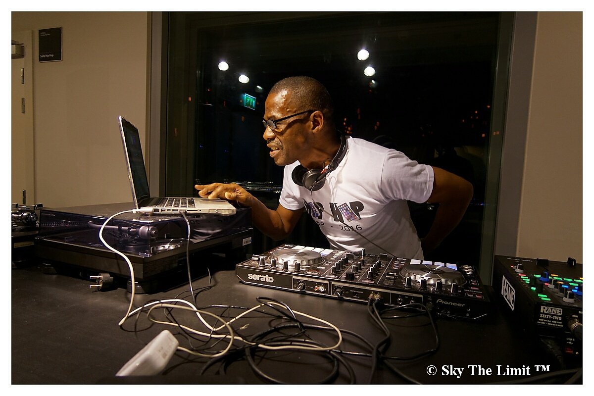 skythelimitrec's tweet photo. Dan de Ticaret #dandeticaret #dj #music #musique #laplacehiphop @LaPlaceHipHop #mixandmeet #hiphop https://t.co/RLWqHt4dz7