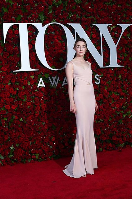 mcgt007's tweet photo. Saoirse Ronan wearing Stella McCartney at the Tony Awards https://t.co/Joo4aLfWQE