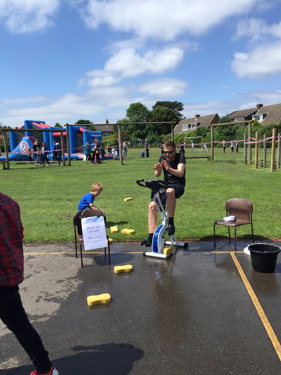An hour to go- having fun in the sun at the @acombprimary fair!