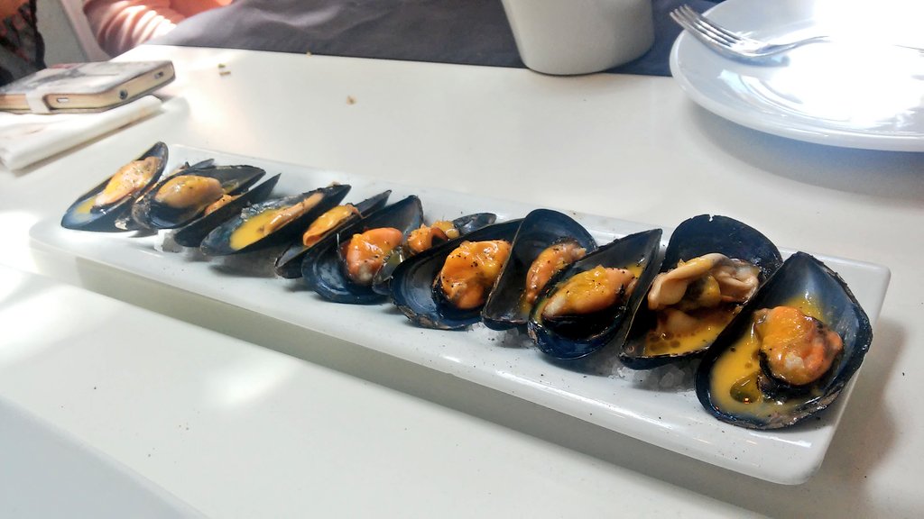 DeProntoABordo's tweet photo. Lo mejor después de una larga caminata... Recobrar fuerzas en el restaurante Aire. #FinalDeLinea #RutaDelTram https://t.co/DvR5eNAKtJ