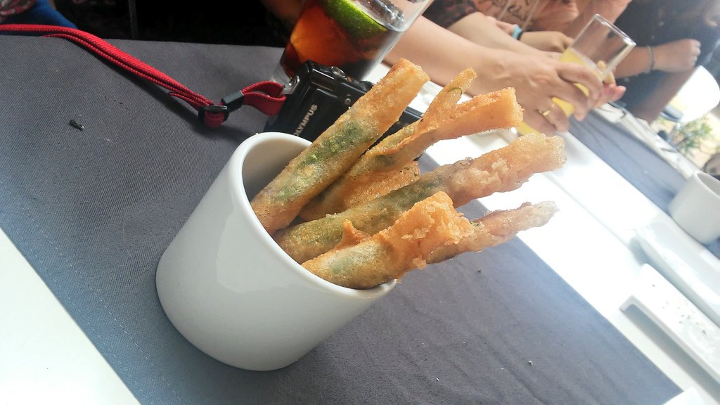 DeProntoABordo's tweet photo. Lo mejor después de una larga caminata... Recobrar fuerzas en el restaurante Aire. #FinalDeLinea #RutaDelTram https://t.co/DvR5eNAKtJ