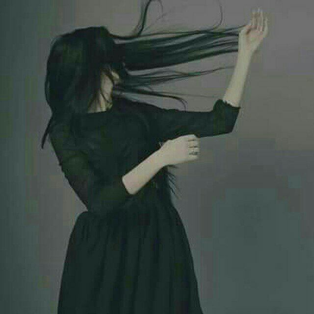 - لمـآذآ أحـتفظتَ بـكل الأشيـآء الـرخيصـةة
- وتـركت قـلبي!؟  💔