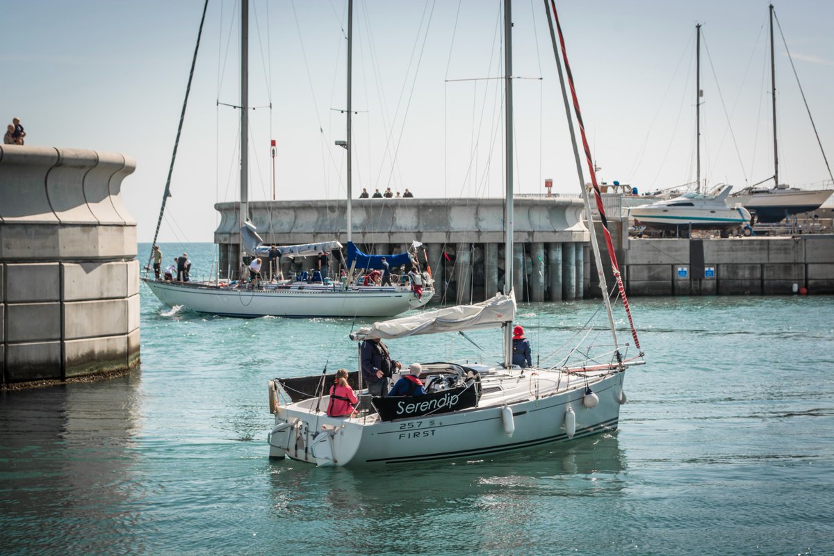 GreystonesHM's tweet photo. setting off from our marina this morning for the start of the Volvo Round Ireland #vri2016  Best of luck to all https://t.co/xEW46hOi8J