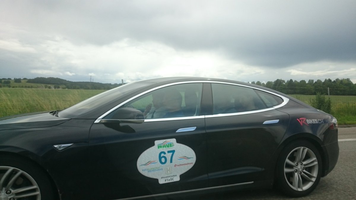 eWheelsDE's tweet photo. Team 67 @vRbike in their #tesla model S is escorting us at the A1. 26km to go! #wave2016 #1o5C https://t.co/xxRSkBIMFT