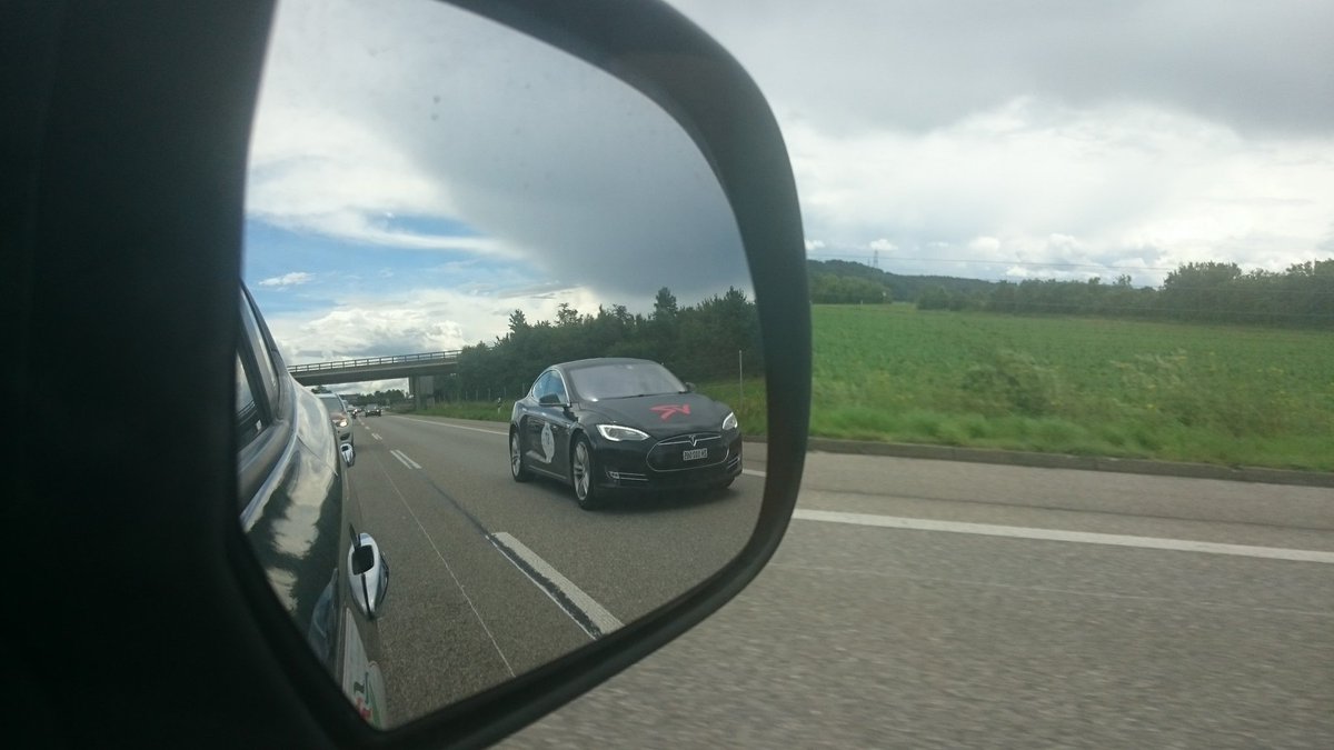 eWheelsDE's tweet photo. Team 67 @vRbike in their #tesla model S is escorting us at the A1. 26km to go! #wave2016 #1o5C https://t.co/xxRSkBIMFT