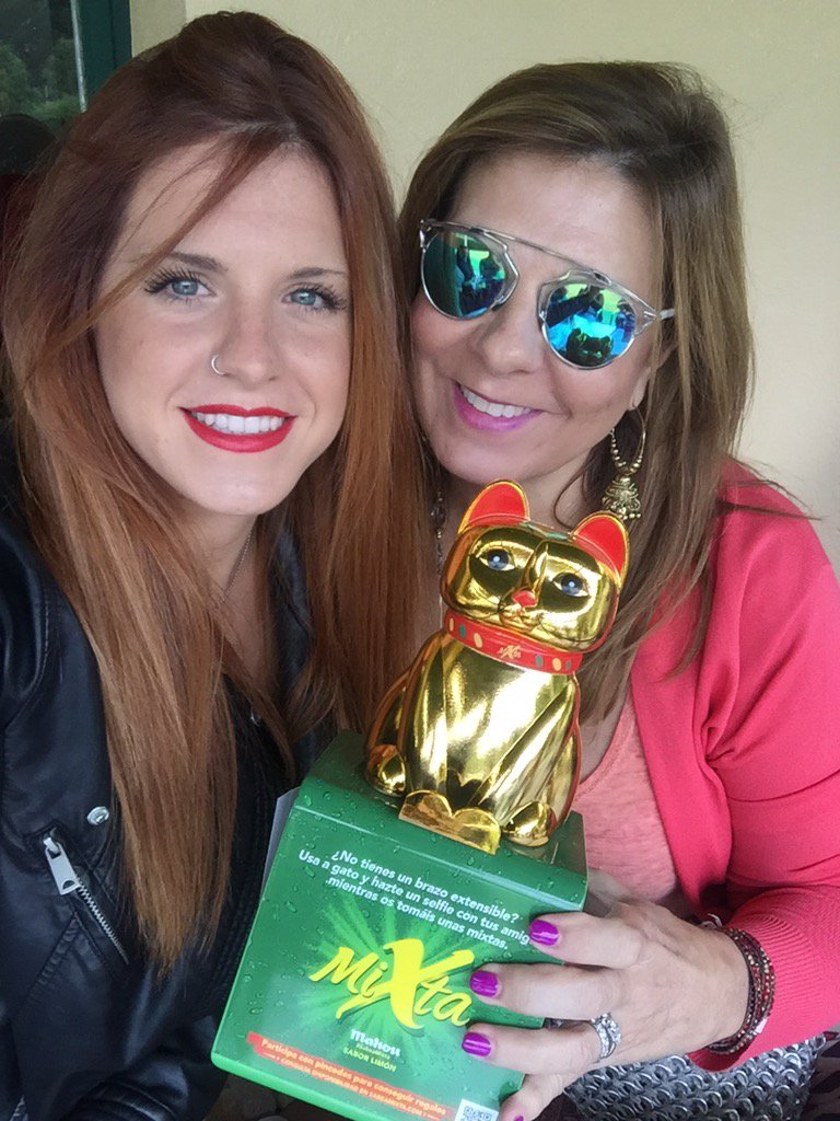 BlancaPExpress's tweet photo. En el arde lucus con nuestro nuevo mejor amigo. Así da gusto ♥️Lugo♥️ Arde Pekín. Casa Pedreirooo https://t.co/kjVsBoLm6f