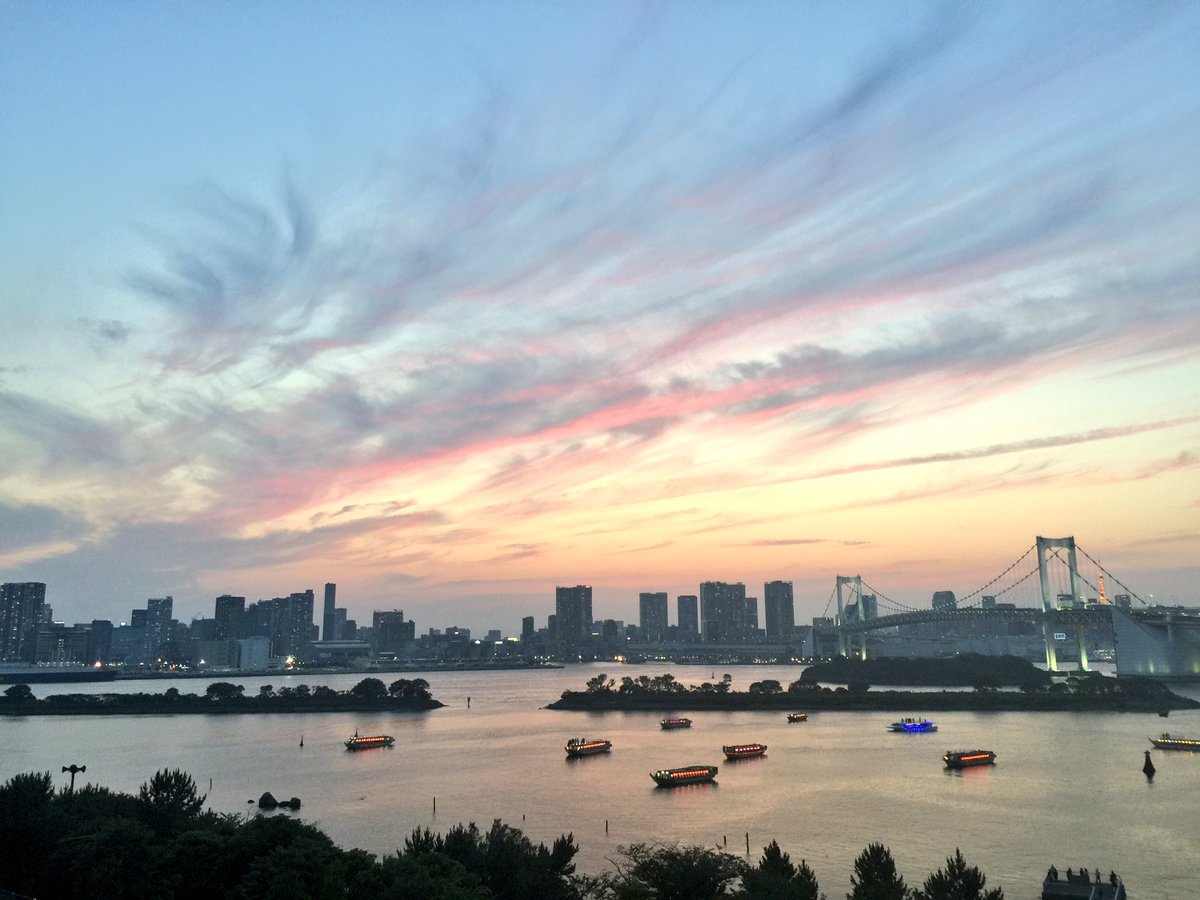 Japanese cuisine from Odaiba's best terrace ☀️☀️🍜🍲☀️☀️Another unforgettable sunset #tokyo #odaiba #foodie #sunset