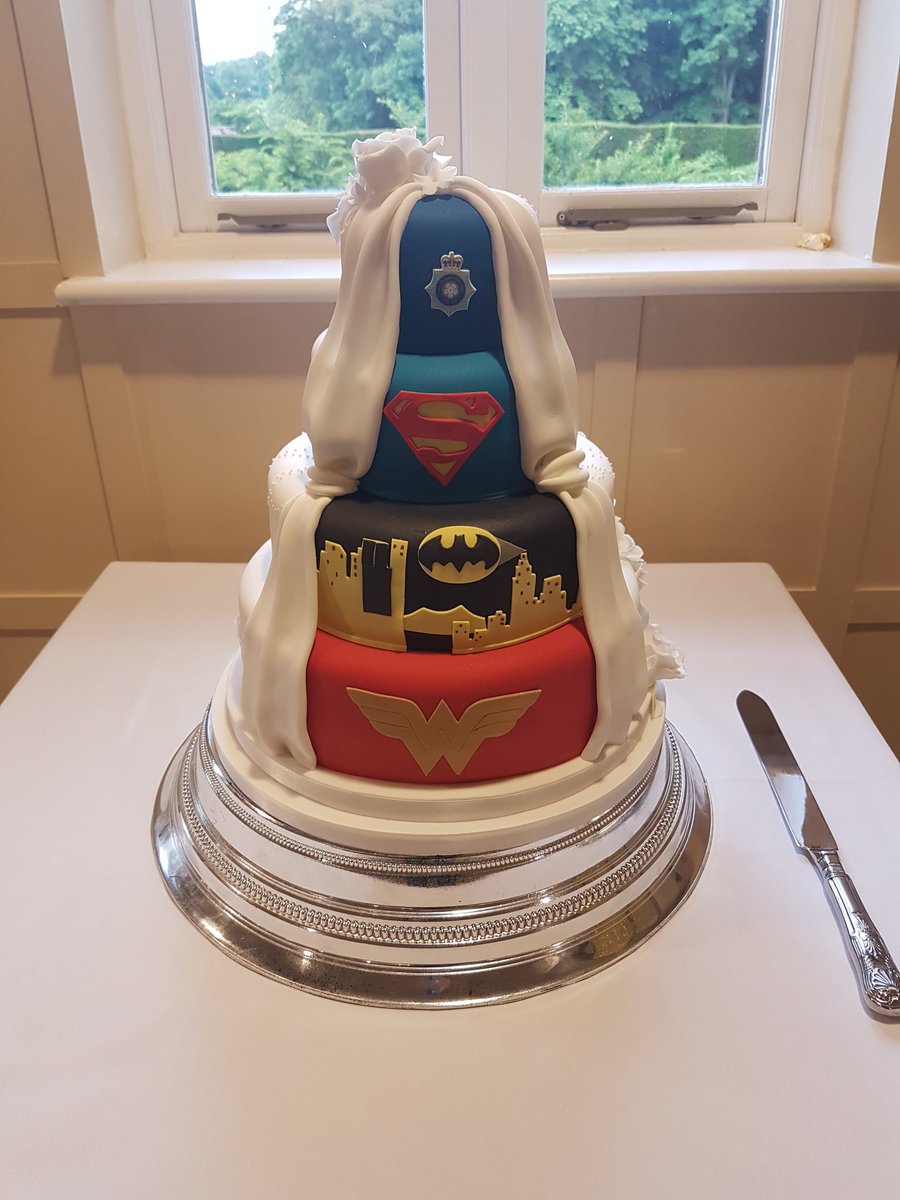 Great night last night with harlequin. Congrats to Laura and Natasha! Cool cake! #rushtonhallh #wedding #cake #live