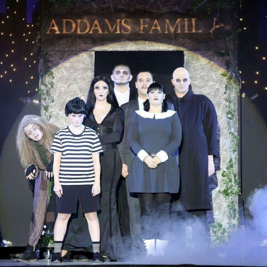 MusicalFamilyHU's tweet photo. Bald geht's wieder los!
#MusicalFamilyHanau #AddamsFamily #Musical #Live #Hanau #Hessen #ClassicStudios #Event https://t.co/xLajKOa5l0