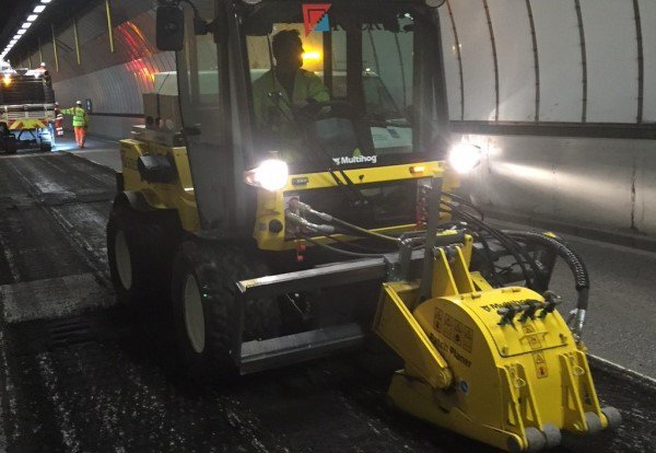 Multevo's tweet photo. Kier's Multihog at work in the Blackwell Tunnel down in London!
#customerimage https://t.co/kWgEfm0RQb