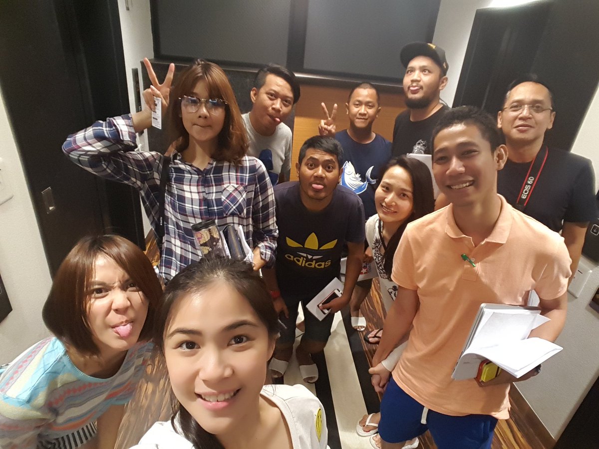 mi_ChristyChiBi's tweet photo. Reading nya slesaiii deh malam ini 😁 semangaatttt besok bangun pagiiii niiiyyy.. https://t.co/QR4xmF9rJn