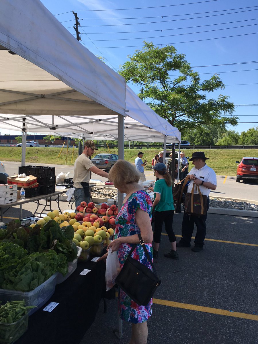 WoodbridgeRPA's tweet photo. The Woodbridge Village Farmers market is now open! Come out and support your local businesses. #Vaughan https://t.co/YIN5FsVAgC