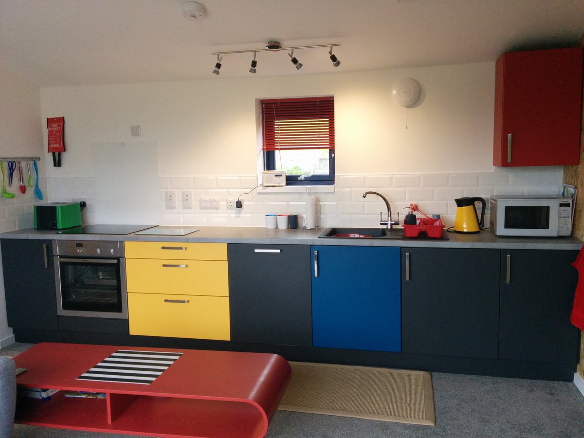 BlueberryShed's tweet photo. A fun kitchen, pops of colour, sleek appliances, German quality #inspiredinterior #Skye ,#holidayhouse https://t.co/T8Z56gVq3L