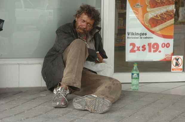 Si sabes de algún indigente avisa a <a href="/HermosilloGob/">Gobierno de Hermosillo</a>. Hay brigadas de rescate por el calor. Listos dos albergues RT