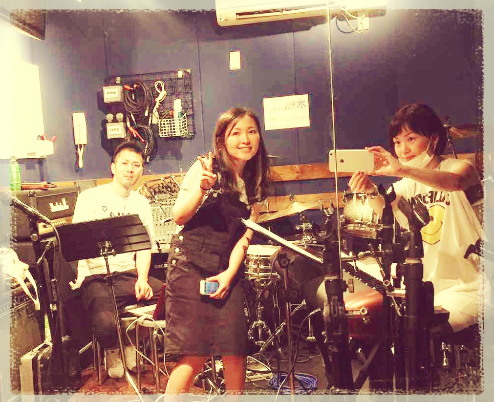 BABYVERYGREEN's tweet photo. 今日は、リハーサルでした！
とてもいい感じ。。
今までとは全然違う、全く新しい「歌、ステージ」をお届けできると思います〜☆  お楽しみに(^_^)
6/25(土)名古屋BL cafe. https://t.co/1b8f2XkEab