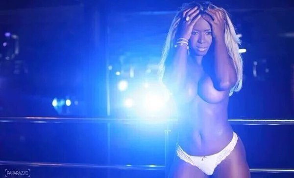 detremura's tweet photo. tirando nudes pra mandar pro crush/enviando por engano pro grupo da família
#TerceiraGuerraMemeal https://t.co/I0zWabMYXM
