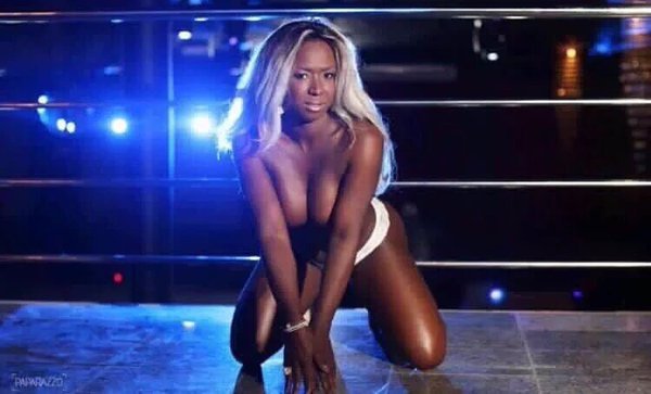 detremura's tweet photo. tirando nudes pra mandar pro crush/enviando por engano pro grupo da família
#TerceiraGuerraMemeal https://t.co/I0zWabMYXM