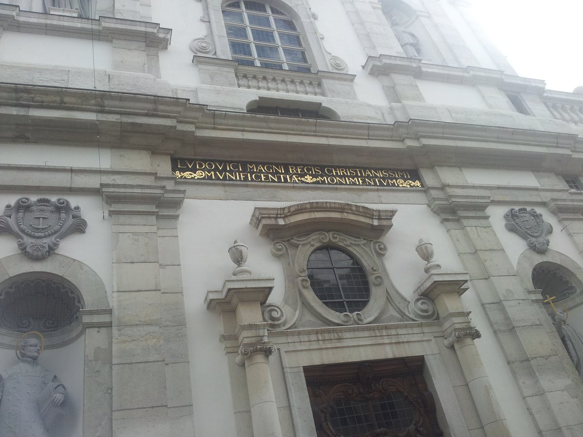 th_schmid's tweet photo. wenn Ludwig XIV. die fassade zahlt: Jesuitenkirche @solothurn #histSO #HVBE https://t.co/QqYNIdaTK7