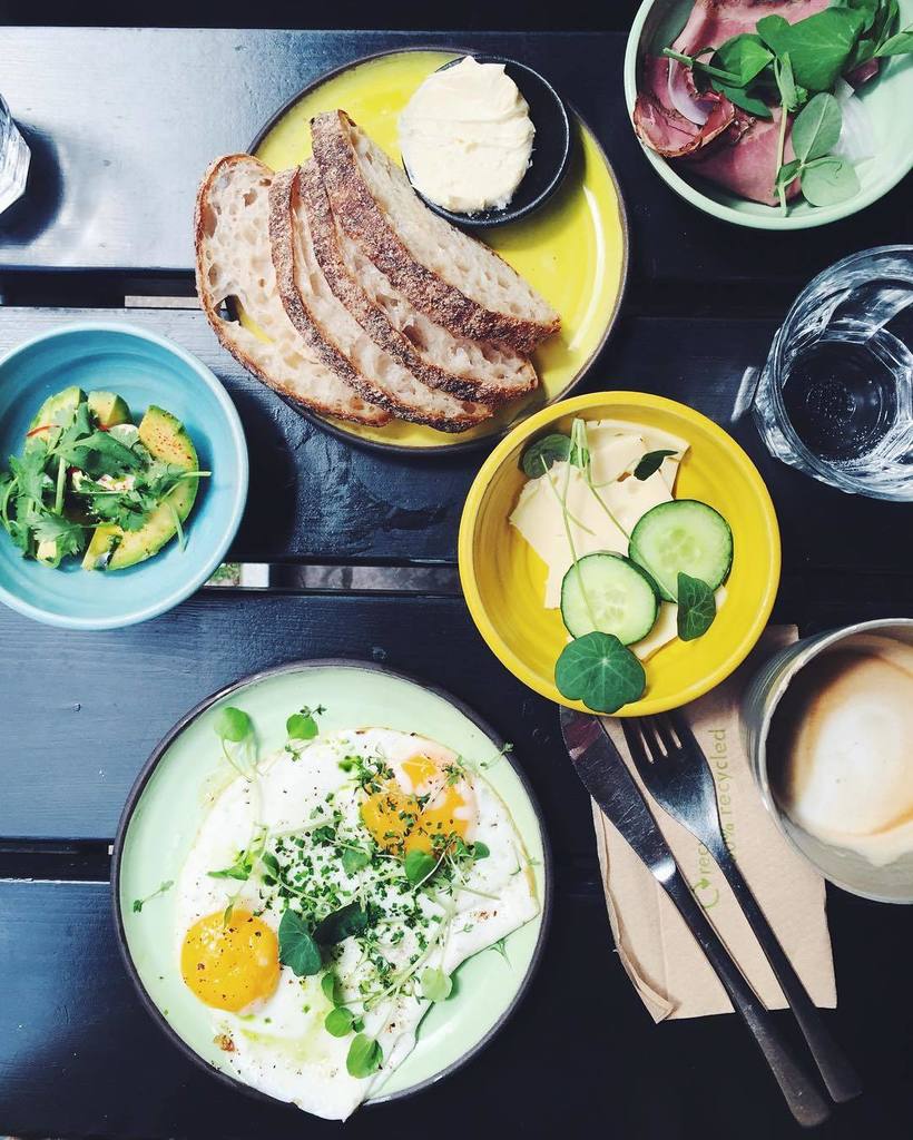 fructopia's tweet photo. Breakfast Copenhagen Style! 💕 #fructopia #copenhagen #moller #thatsdarling #sourdough #cop… https://t.co/myIwLLIGFT https://t.co/ibRKrQR5zs
