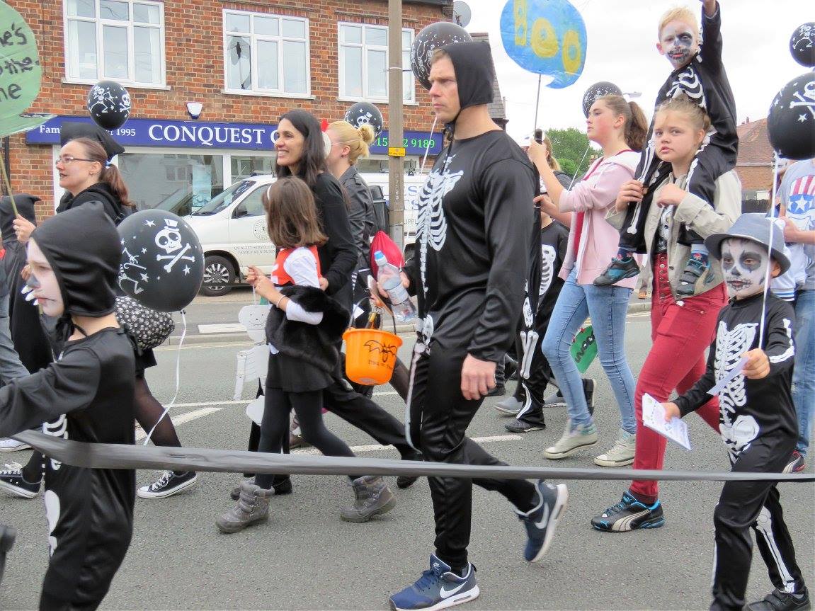 erewashsound's tweet photo. Check out our photos from a fantastic @LongEatonCarny parade earlier today - great turnout! https://t.co/75dmWp1rS0 https://t.co/oakzzPlC2v