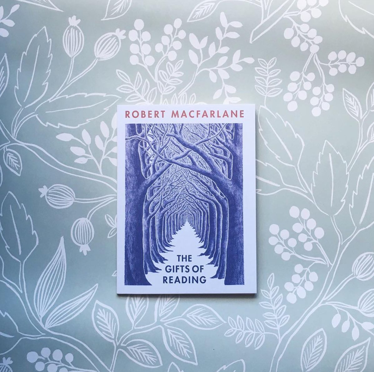 PenguinUKBooks's tweet photo. Independent Bookshop Week starts today. Head to your nearest for this exclusive Robert Macfarlane essay. #IBW2016 https://t.co/kDct6gP53j