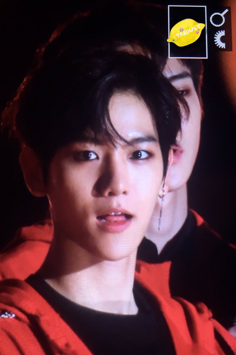 Stardusttttt_'s tweet photo. 160618 Suwon Kpop concert💕 #Baekhyun #백현 https://t.co/8ld23C3vdz