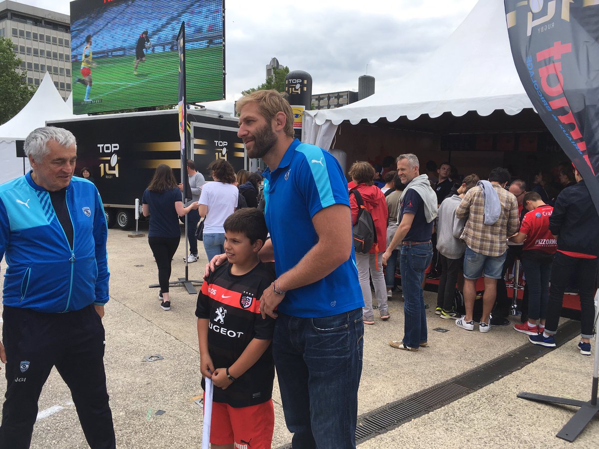 TeamOrangeRugby's tweet photo. Plusieurs joueurs du @MHR_officiel viennent d'arriver sur le village #TOP14Tour ! #RCTMHR #RugbyBattle https://t.co/TLNOB4BAS7