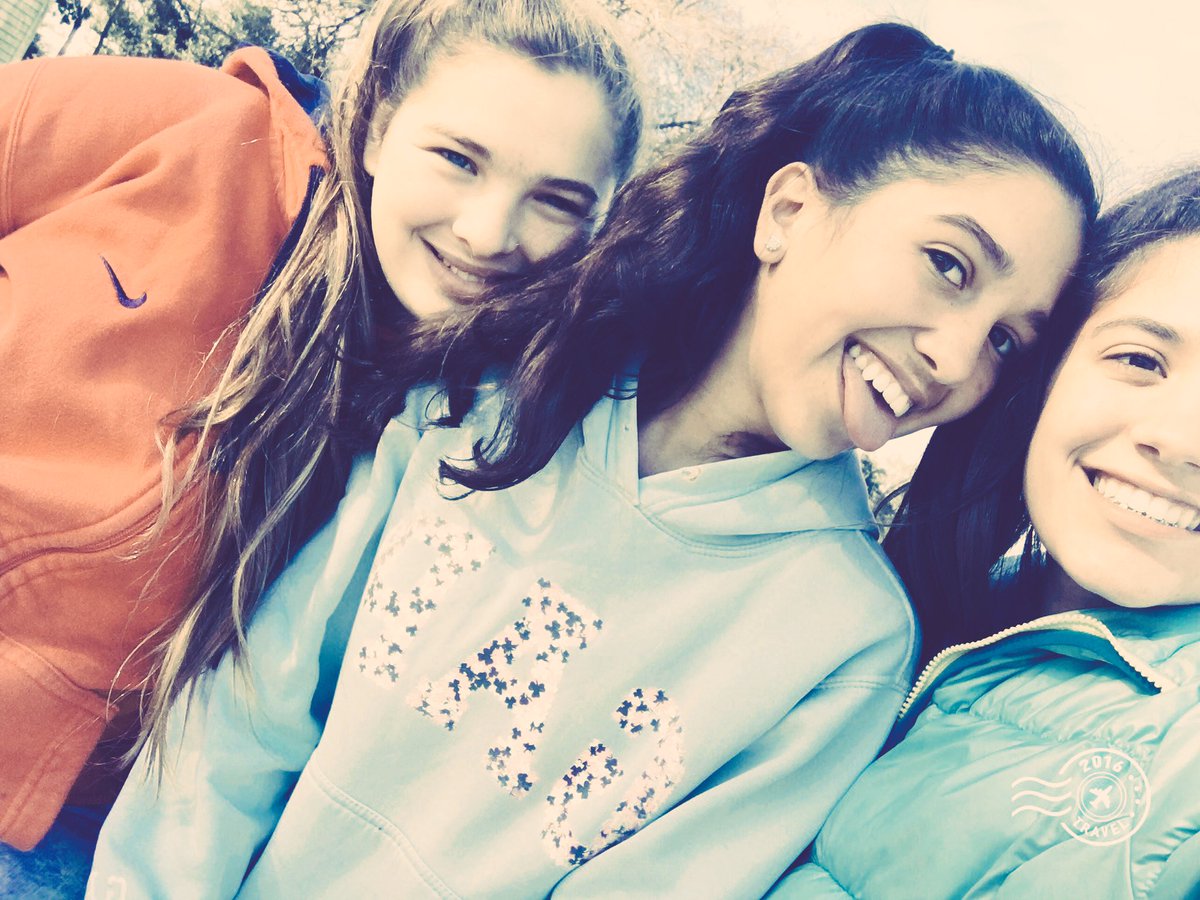 AgoosSerra's tweet photo. Nada mejor que ellas ๐ #ROSSSS https://t.co/NfiQQdXpVa