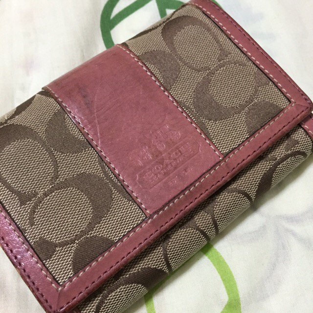Ayane_este's tweet photo. コーチ 財布 折財布 グッチ プラダ(￥2,500)がフリマアプリ フリルで販売中♪ #fril #フリマ https://t.co/SEsPzpV4uG https://t.co/HRgYkuMis2