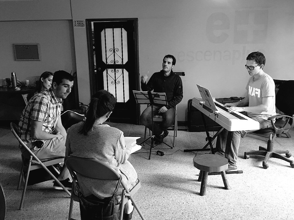 Con las buenas energías que nos caracterizan, hasta los ensayos fueron geniales. #RecuerdoCasiNormal