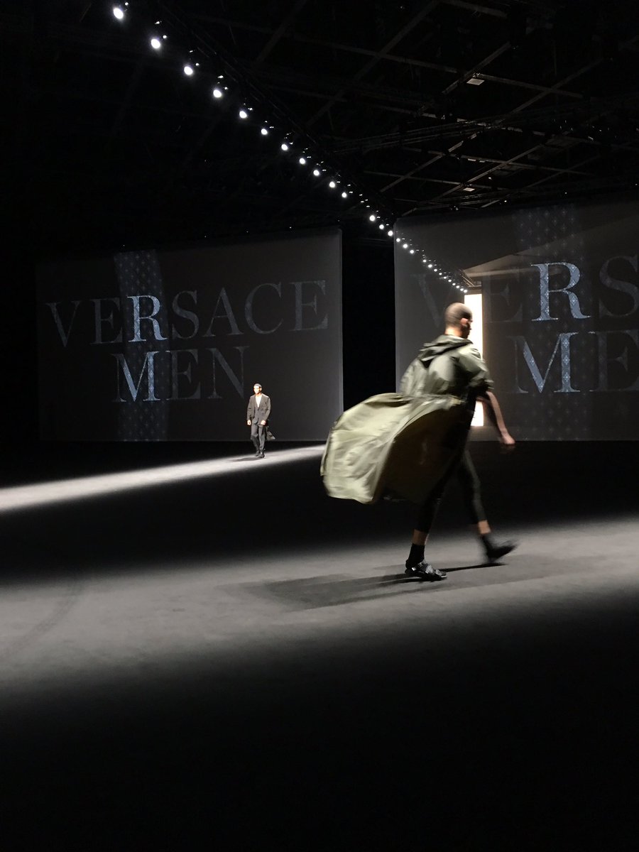 ArodSpainMedia's tweet photo. .@Versace rinde tributo a #Prince con un video de #BruceWebber https://t.co/5TXB7UlagE
