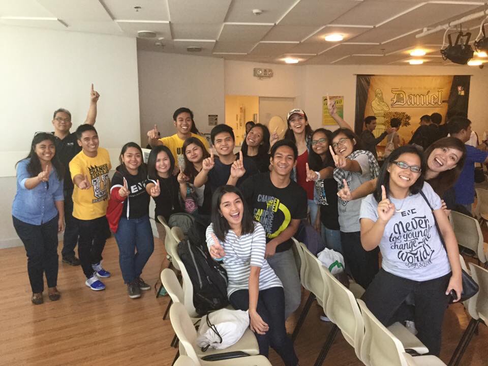kamillegalang's tweet photo. Team U-Belt in our first prayer meeting for #OneCon2016 So excited for this much awaited event! 💖 (ctatejen&amp;atecams) https://t.co/V2iowVexV0