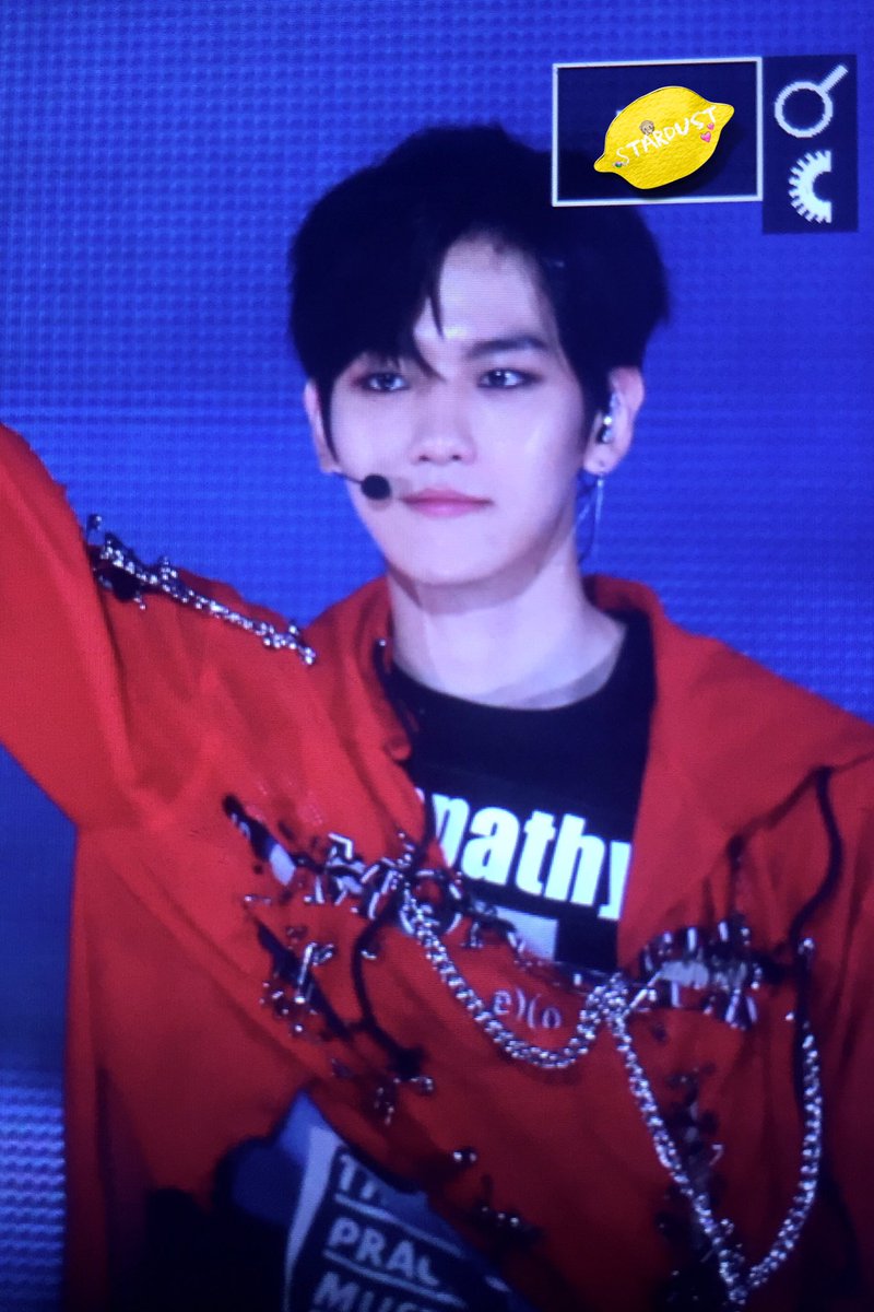 Stardusttttt_'s tweet photo. 160618 Suwon Kpop concert💕 #Baekhyun #백현 https://t.co/K73aDc6udF