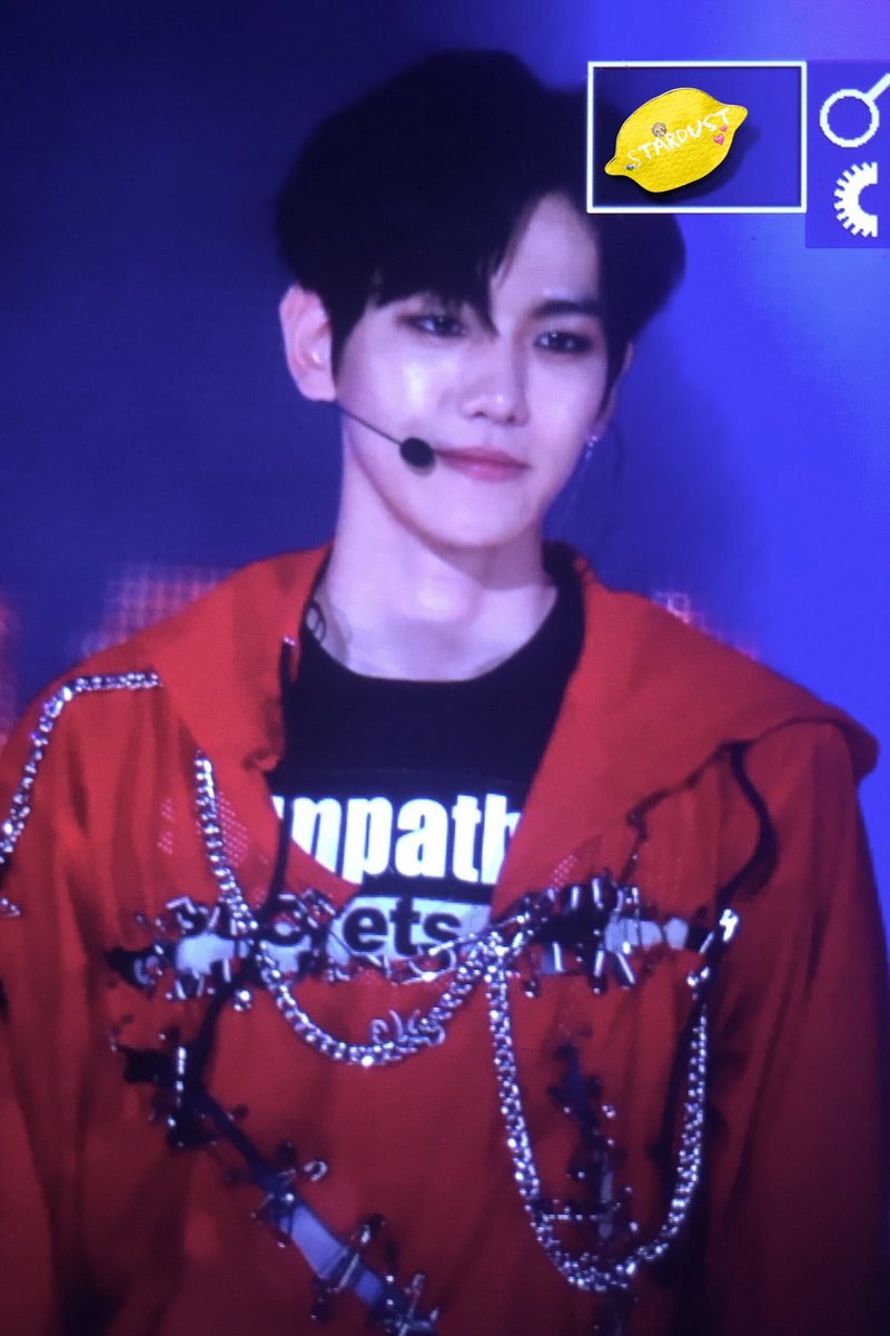 Stardusttttt_'s tweet photo. 160618 Suwon Kpop concert💕 #Baekhyun #백현 https://t.co/K73aDc6udF
