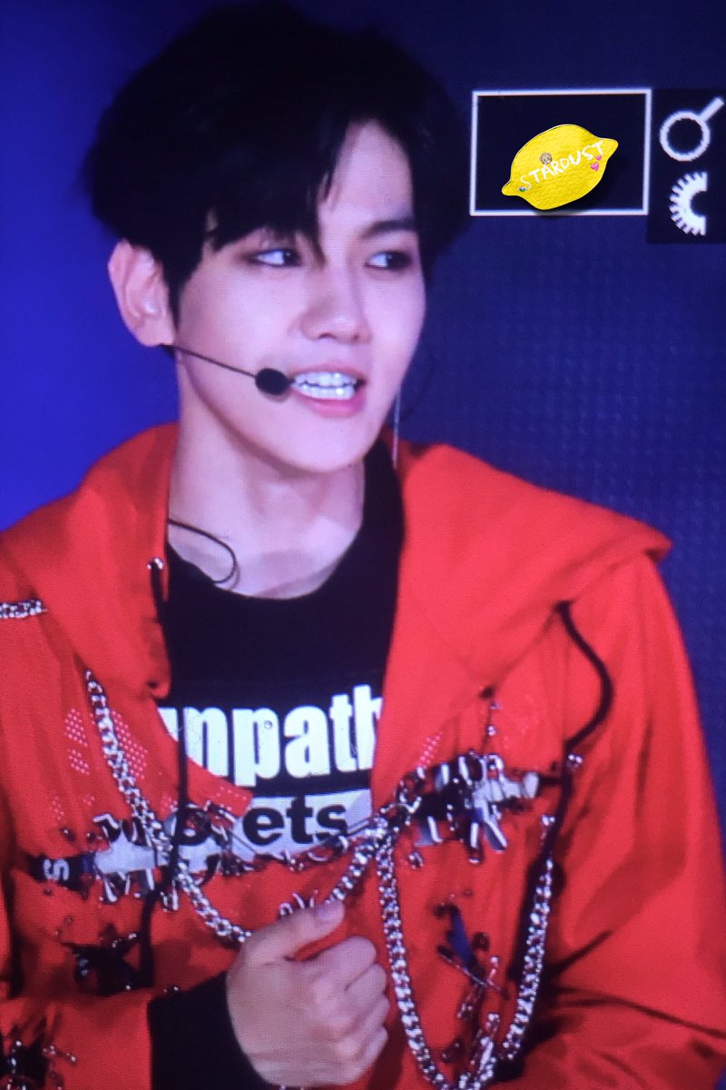 Stardusttttt_'s tweet photo. 160618 Suwon Kpop concert💕 #Baekhyun #백현 https://t.co/5edAbPF315