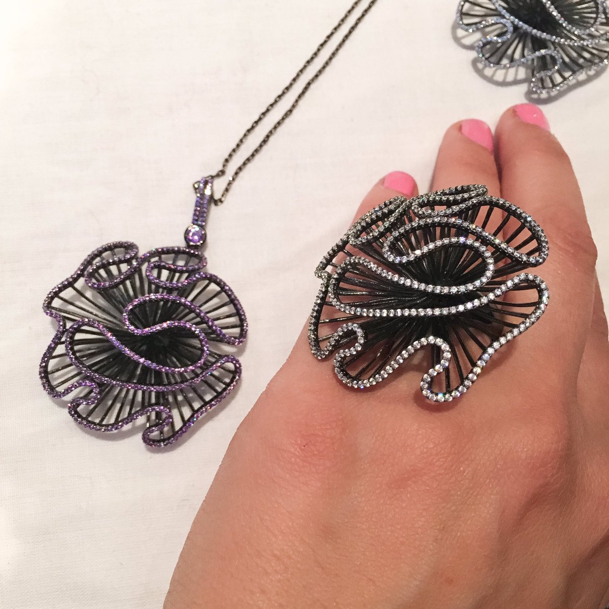 athomewithcatuk's tweet photo. #fabfei #bloggersball - HOW AMAZING IS THIS RING!? 💕 in love 💕 @FeiLiuJewellery https://t.co/DlzLSH8Brb
